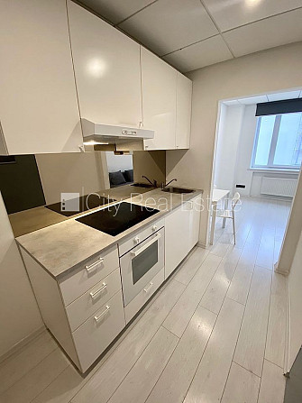 Fasādes māja, renovēta māja, ieeja no ielas, ir lifts, kāpņu telpa pēc kapitālā remonta, Rīga - foto 1