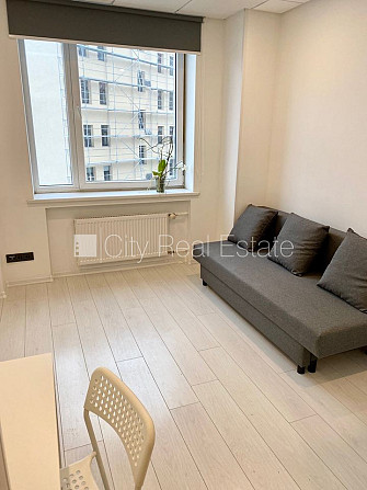 Fasādes māja, renovēta māja, ieeja no ielas, ir lifts, kāpņu telpa pēc kapitālā remonta, Rīga - foto 7