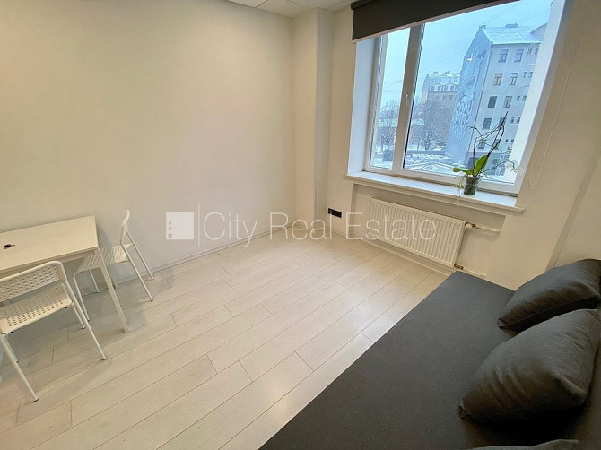 Fasādes māja, renovēta māja, ieeja no ielas, ir lifts, kāpņu telpa pēc kapitālā remonta, Rīga - foto 2