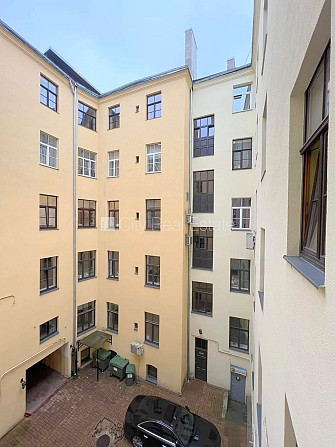 Vieta automašīnai, viena istaba izolēta, istabas caurstaigājamas, augstie griesti, kamīns, Rīga - foto 17