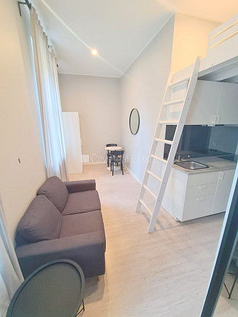 Pagalma ēka, renovēta māja, slēgts pagalms, ieeja no pagalma, kāpņu telpa pēc kapitālā Rīga - foto 4