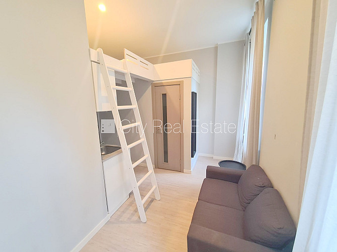 Pagalma ēka, renovēta māja, slēgts pagalms, ieeja no pagalma, kāpņu telpa pēc kapitālā Rīga - foto 8