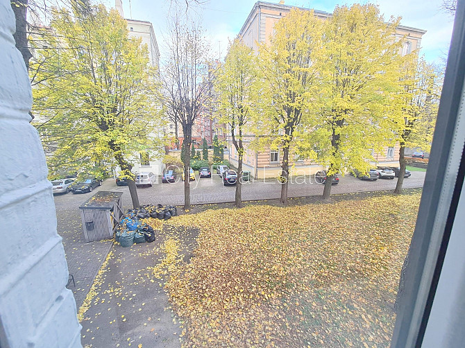 Pagalma ēka, renovēta māja, slēgts pagalms, ieeja no pagalma, kāpņu telpa pēc kapitālā Rīga - foto 7