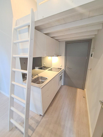 Pagalma ēka, renovēta māja, slēgts pagalms, ieeja no pagalma, kāpņu telpa pēc kapitālā Rīga - foto 6