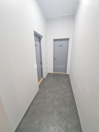 Pagalma ēka, renovēta māja, slēgts pagalms, ieeja no pagalma, kāpņu telpa pēc kapitālā Rīga - foto 14