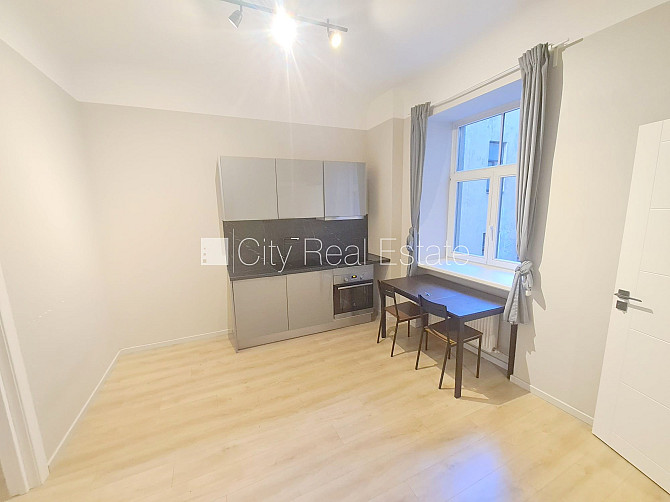 Pagalma ēka, renovēta māja, slēgts pagalms, ieeja no ielas un pagalma, ir lifts, kāpņu telpa Rīga - foto 10