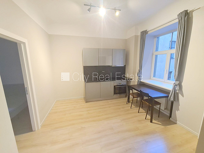 Pagalma ēka, renovēta māja, slēgts pagalms, ieeja no ielas un pagalma, ir lifts, kāpņu telpa Rīga - foto 12