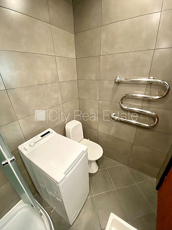 Фасадный дом, реновированный дом, закрытый двор, вход с улицы, лестничная клетка Рига - изображение 10