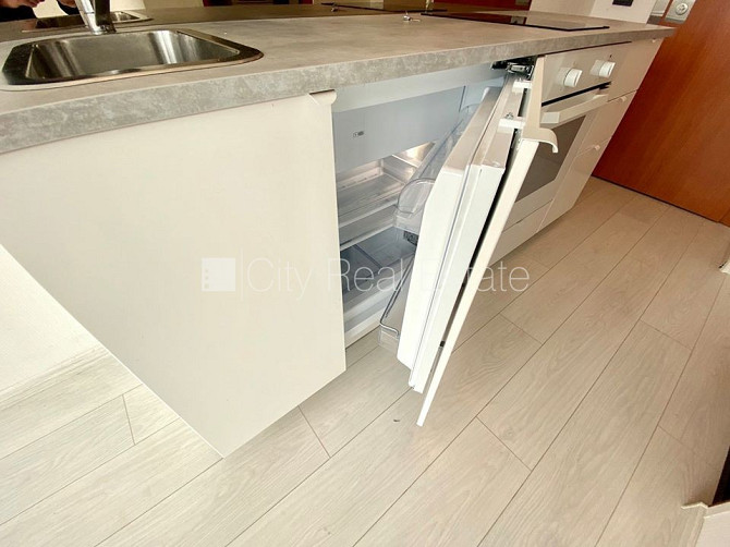 Фасадный дом, реновированный дом, закрытый двор, вход с улицы, лестничная клетка Рига - изображение 6