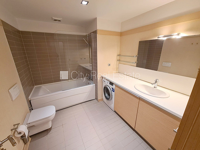 Jaunceltne, fasādes māja, labiekārtota apzaļumota teritorija, slēgta teritorija, garāžas Rīga - foto 16