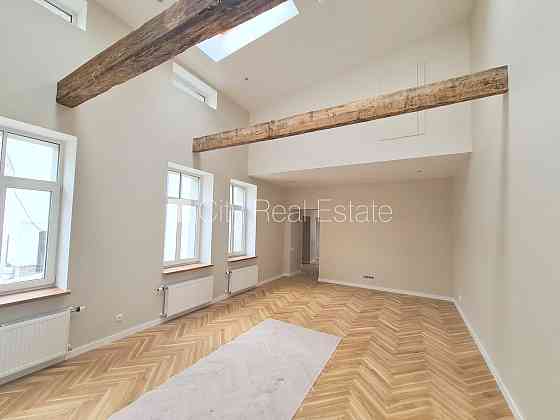 Земля в собственности, здание во дворе, фасадный дом, реновированный дом, Рига