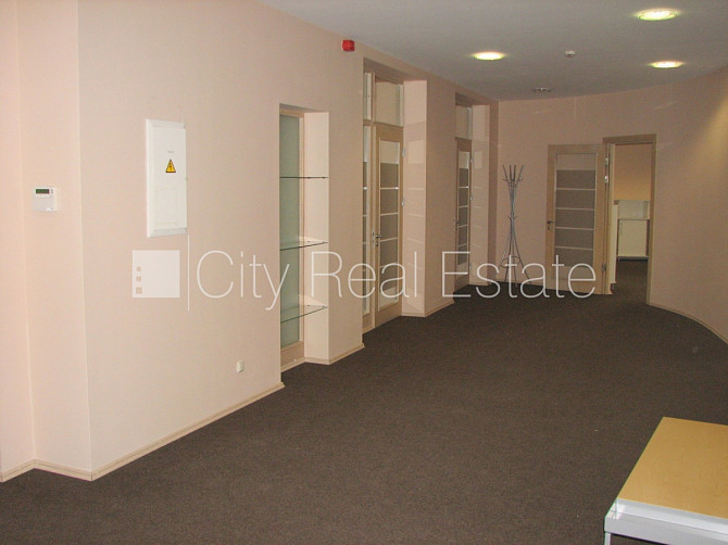 Фасадный дом, реновированный дом, объект охраняет физическая охрана, вход с Рига - изображение 8