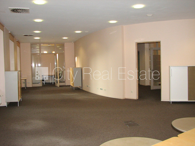 Фасадный дом, реновированный дом, объект охраняет физическая охрана, вход с Рига - изображение 1