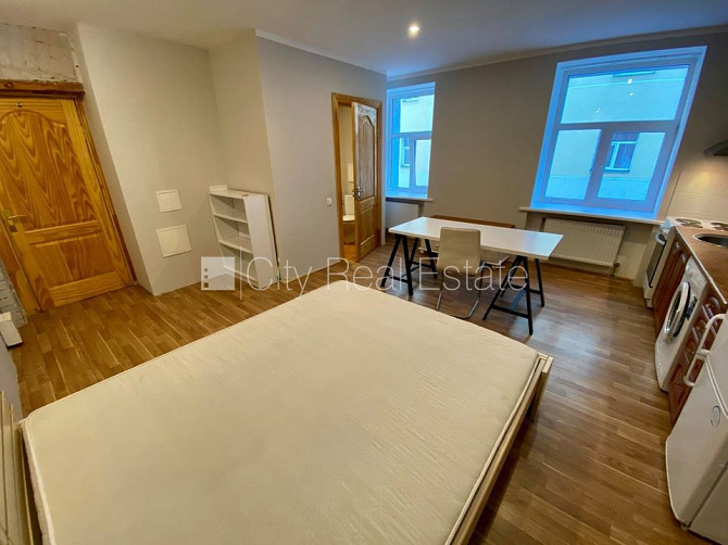 Fasādes māja, renovēta māja, slēgta teritorija, ieeja no ielas, logi vērsti uz pagalma pusi, Rīga - foto 8