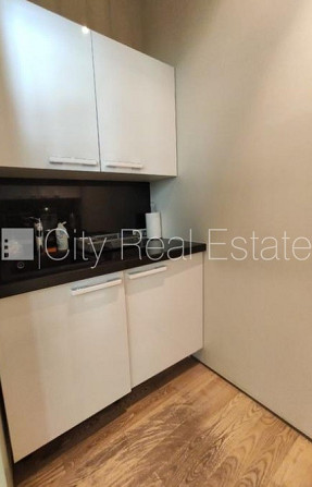 Fasādes māja, renovēta māja, slēgts pagalms, ieeja no ielas, kāpņu telpa pēc kapitālā Rīga - foto 10