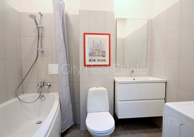 Fasādes māja, renovēta māja, labiekārtots apzaļumots pagalms, teritorijas iebrauktuves vārti Rīga - foto 20