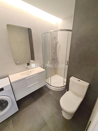 Fasādes māja, renovēta māja, slēgts pagalms, ieeja no pagalma, ir lifts, kāpņu telpa pēc Rīga - foto 14