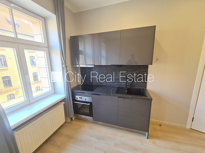 Fasādes māja, renovēta māja, slēgts pagalms, ieeja no pagalma, ir lifts, kāpņu telpa pēc Rīga - foto 6