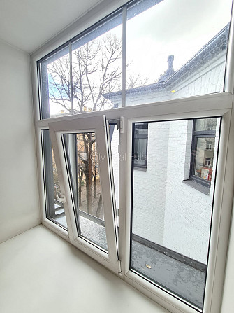 Фасадный дом, реновированный дом, закрытый двор, вход с улицы, лестничная клетка Рига - изображение 9