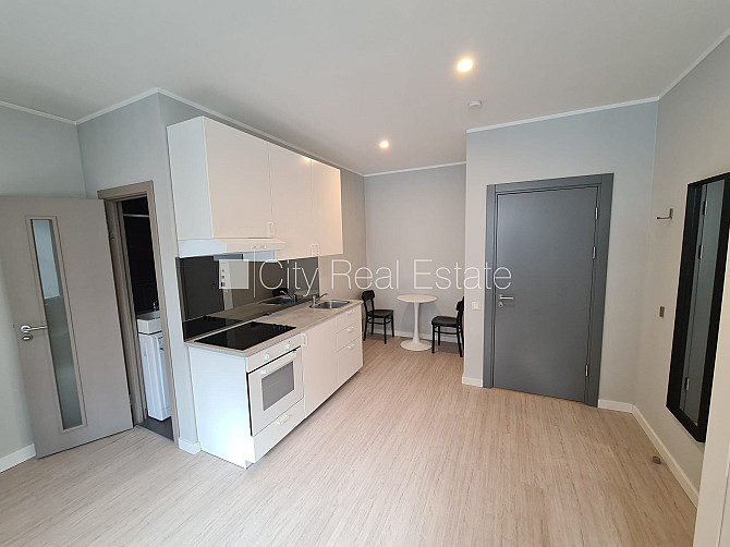 Фасадный дом, реновированный дом, закрытый двор, вход с улицы, лестничная клетка Рига - изображение 1