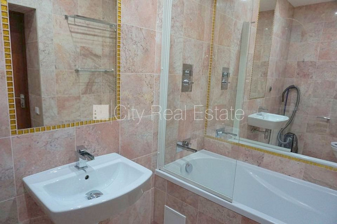 Фасадный дом, вход с улицы, лифт, лестничная клетка после капитального ремонта, Рига - изображение 10