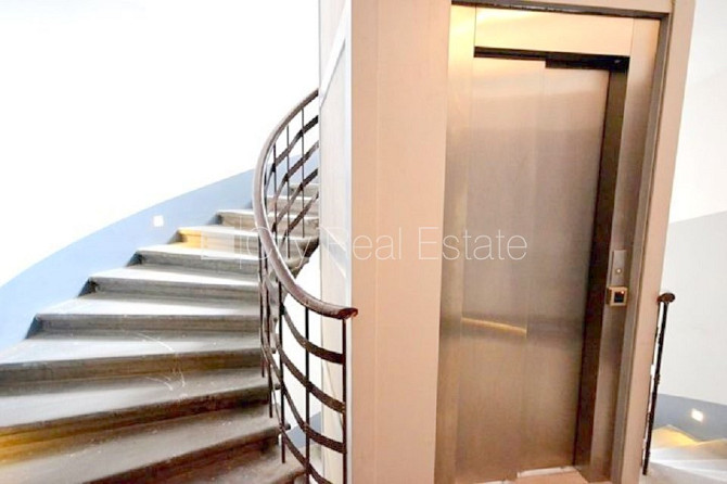 Фасадный дом, вход с улицы, лифт, лестничная клетка после капитального ремонта, Рига - изображение 15