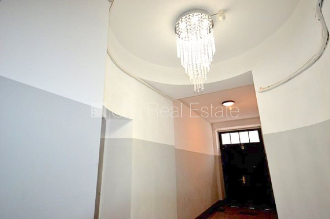 Фасадный дом, вход с улицы, лифт, лестничная клетка после капитального ремонта, Рига - изображение 17