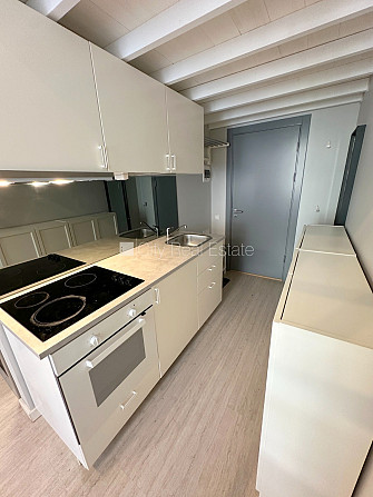 Фасадный дом, реновированный дом, закрытый двор, вход с улицы, лестничная клетка Рига - изображение 2