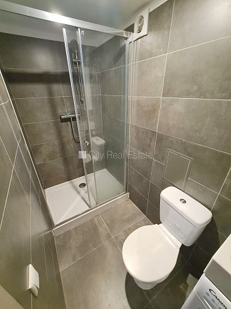 Fasādes māja, renovēta māja, slēgts pagalms, ieeja no ielas un pagalma, kāpņu telpa pēc Rīga - foto 12