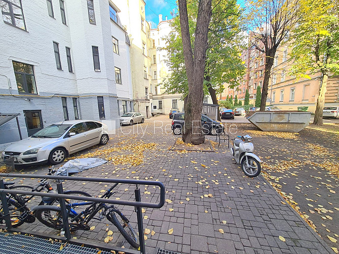 Fasādes māja, renovēta māja, slēgts pagalms, ieeja no ielas un pagalma, kāpņu telpa pēc Rīga - foto 16