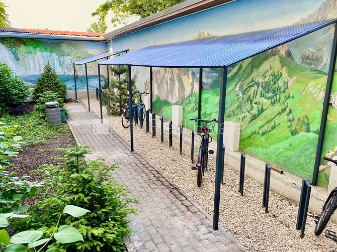 Pagalma māja, renovēta māja, ieeja no ielas, kāpņu telpa pēc kapitālā remonta, logi vērsti Rīga - foto 14