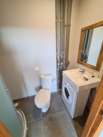 Pagalma ēka, renovēta māja, slēgts pagalms, ieeja no ielas un pagalma, kāpņu telpa pēc Rīga - foto 8