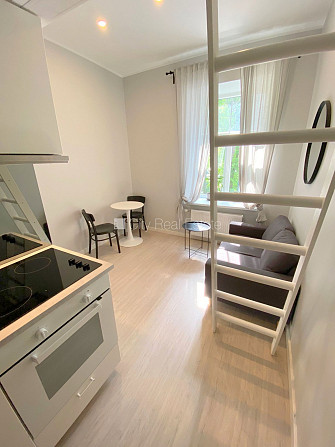 Fasādes māja, renovēta māja, slēgts pagalms, ieeja no ielas, kāpņu telpa pēc kapitālā Rīga - foto 3