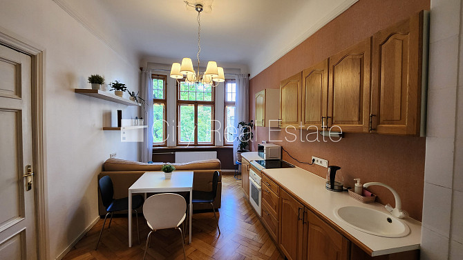 Fasādes māja, renovēta māja, ir lifts, kāpņu telpa pēc kapitālā remonta, viena istaba Rīga - foto 3