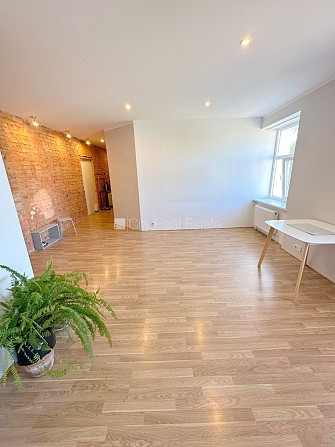 Pagalma ēka, renovēta māja, slēgta teritorija, ieeja no ielas un pagalma, kāpņu telpa pēc Rīga - foto 3