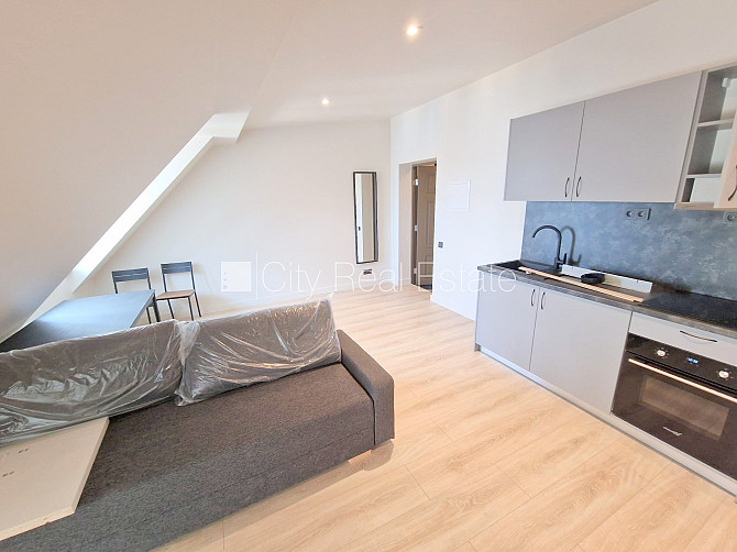 Fasādes māja, renovēta māja, slēgts pagalms, ieeja no ielas, mansards, ir lifts, kāpņu telpa Rīga - foto 3