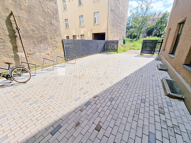 Fasādes māja, renovēta māja, slēgts pagalms, ieeja no ielas, mansards, ir lifts, kāpņu telpa Rīga - foto 19