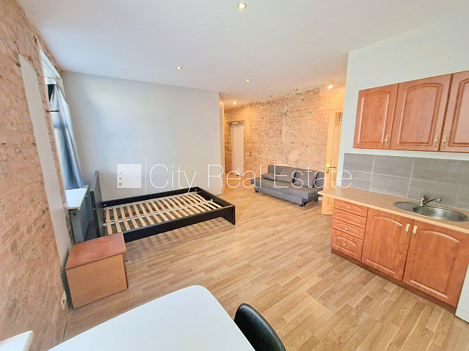 Pagalma ēka, renovēta māja, slēgts pagalms, ieeja no ielas un pagalma, kāpņu telpa pēc Rīga - foto 7