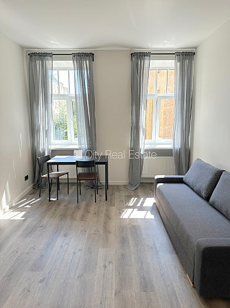 Pagalma ēka, renovēta māja, slēgts pagalms, ieeja no ielas un pagalma, kāpņu telpa pēc Rīga - foto 4