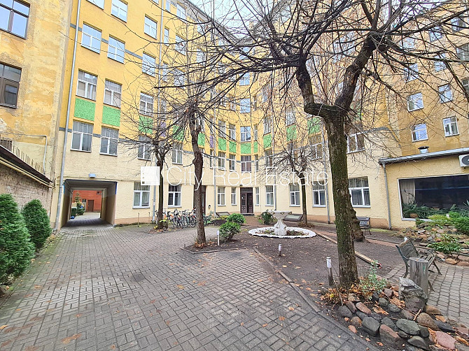 Pagalma ēka, renovēta māja, slēgts pagalms, ieeja no ielas un pagalma, kāpņu telpa pēc Rīga - foto 20