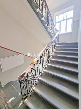 Pagalma ēka, renovēta māja, slēgts pagalms, ieeja no ielas un pagalma, kāpņu telpa pēc Rīga - foto 13