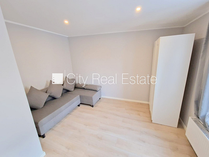 Fasādes māja, renovēta māja, ieeja no ielas, kāpņu telpa pēc kapitālā remonta, logi Rīga - foto 11