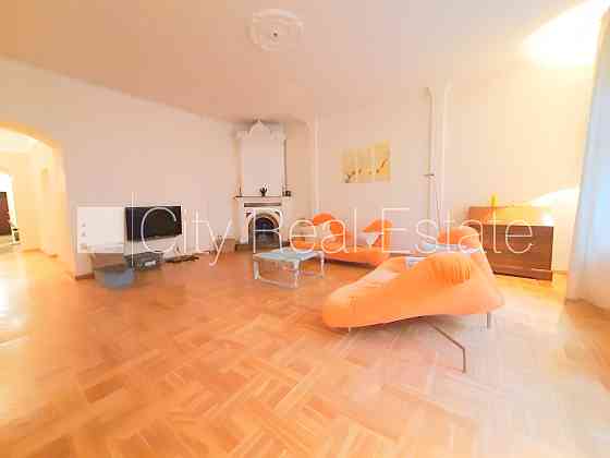 Земля в собственности, фасадный дом, реновированный дом, вход со двора, Рига