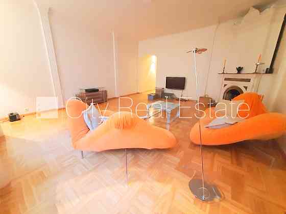 Земля в собственности, фасадный дом, реновированный дом, вход со двора, Рига