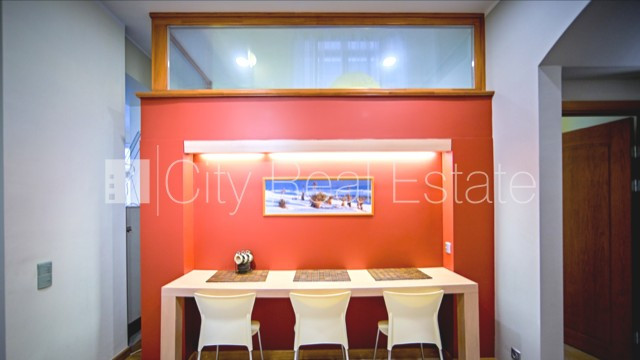 Fasādes māja, renovēta māja, ieeja no ielas, kāpņu telpa pēc kapitālā remonta, logi Rīga - foto 9