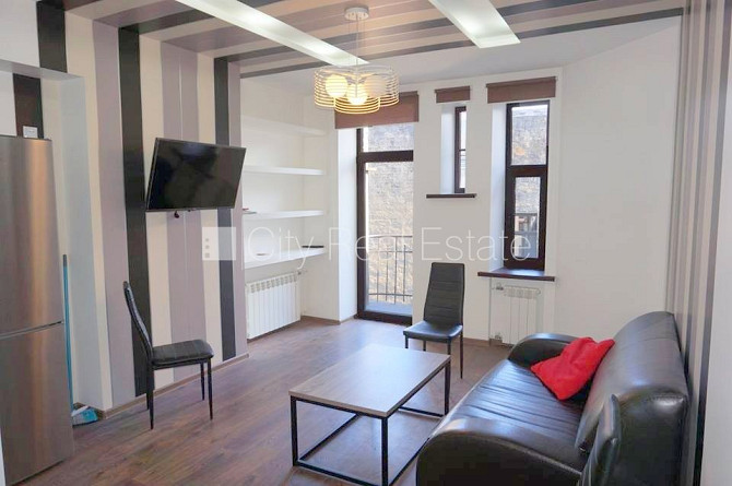 Fasādes māja, slēgts pagalms, ieeja no ielas, ir lifts, kāpņu telpa pēc kapitālā remonta, Rīga - foto 1