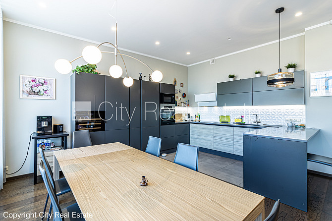 Labiekārtots apzaļumots pagalms, slēgts pagalms, teritorijas iebrauktuves vārti aprīkoti ar Rīga - foto 9