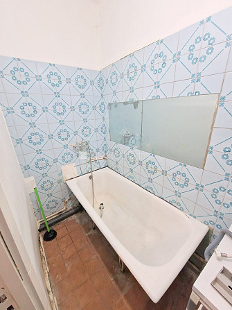 Pagalma māja, renovēta māja, slēgta teritorija, ieeja no pagalma, kāpņu telpa pēc Rīga - foto 16