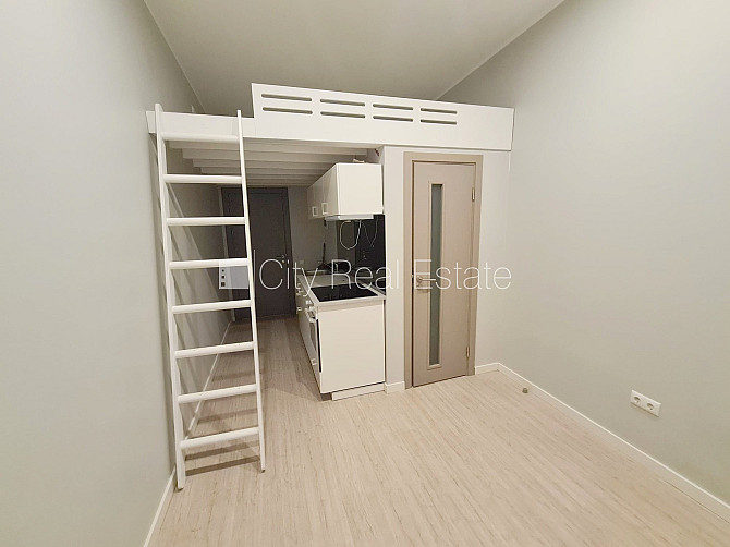 Fasādes māja, renovēta māja, slēgts pagalms, ieeja no ielas, kāpņu telpa pēc kapitālā Rīga - foto 4