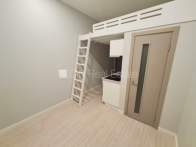 Fasādes māja, renovēta māja, slēgts pagalms, ieeja no ielas, kāpņu telpa pēc kapitālā Rīga - foto 8